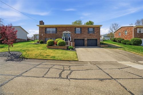 45 Oak Cir, Parkersburg, WV, 26101-9089 | Card Image