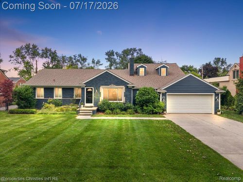 18244 Beverly Rd, Beverly Hills, MI, 48025-4002 | Card Image