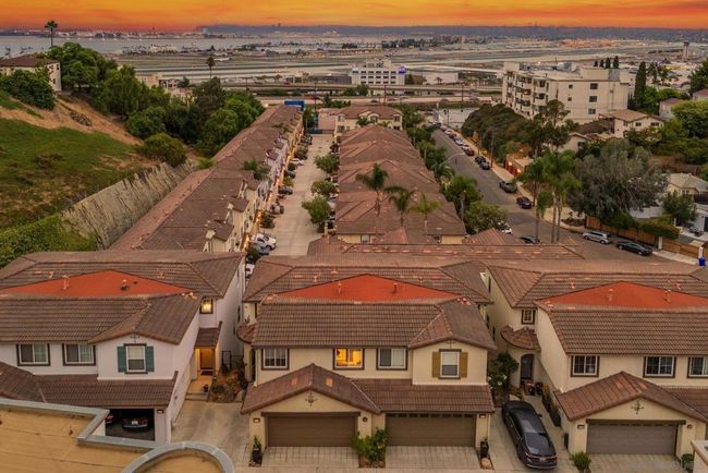 3142 Harbor Ridge Ln, Condo with 3 bedrooms, 2 bathrooms and 3 parking in San Diego CA | Image 32
