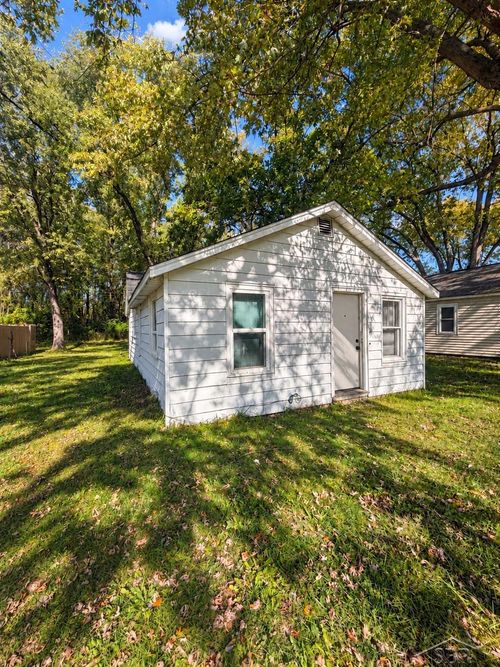 1969 Hatch Ave, Benton Harbor, MI, 49022-7819 | Card Image