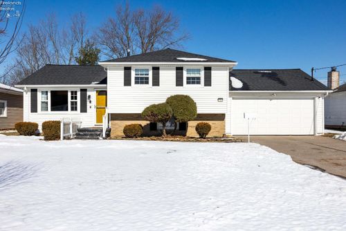 757 W Martin Ave, Amherst, OH, 44001-1354 | Card Image
