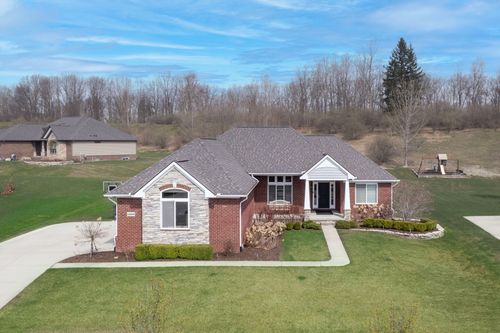 1399 Glass Lake Cir, Oxford, MI, 48371-3700 | Card Image