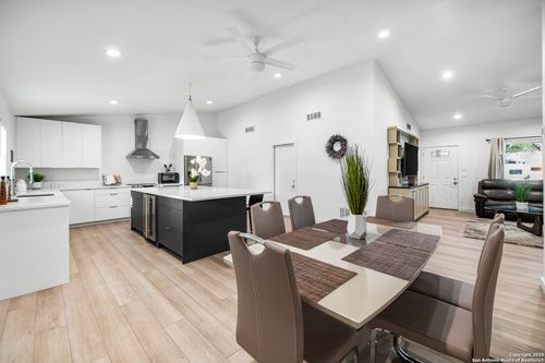 12319 La Albada St, San Antonio, TX, 78233-5932 | Card Image