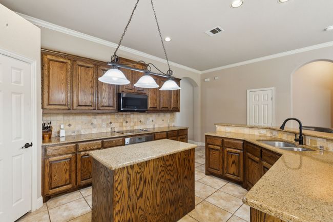 2524 Boot Hill Ln, House other with 4 bedrooms, 2 bathrooms and null parking in Fort Worth TX | Image 7