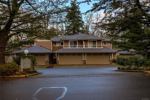 5-830 Rogers Ave, Victoria, BC, V8X3P9 | Card Image