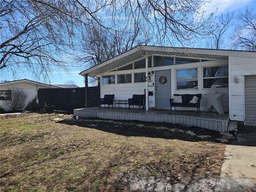 94 11th St, Chillicothe, MO, 64601-1608 | Card Image