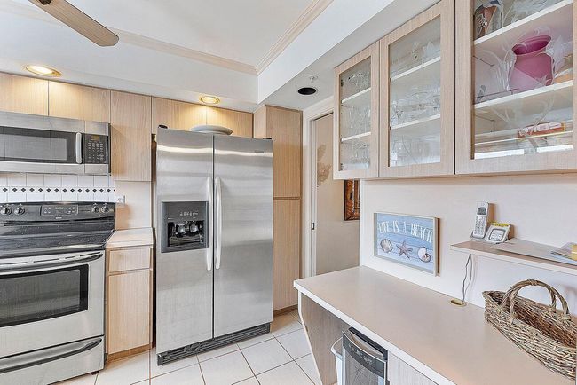 APT-1030D - 3310 S Ocean Blvd, Condo with 2 bedrooms, 2 bathrooms and null parking in Highland Beach FL | Image 21
