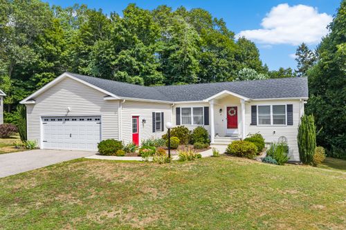 31 Looking Glass Cir, Uncasville, CT, 06382-2078 | Card Image