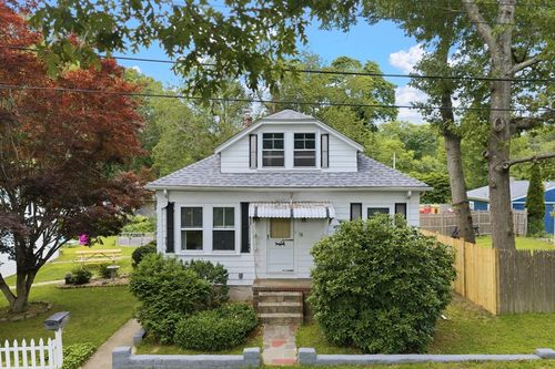 56 Hathaway Rd, Dartmouth, MA, 02747-2712 | Card Image