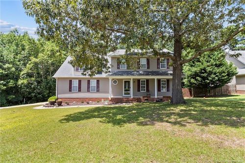 18 Iredell St, Spring Lake, NC, 28390-9195 | Card Image