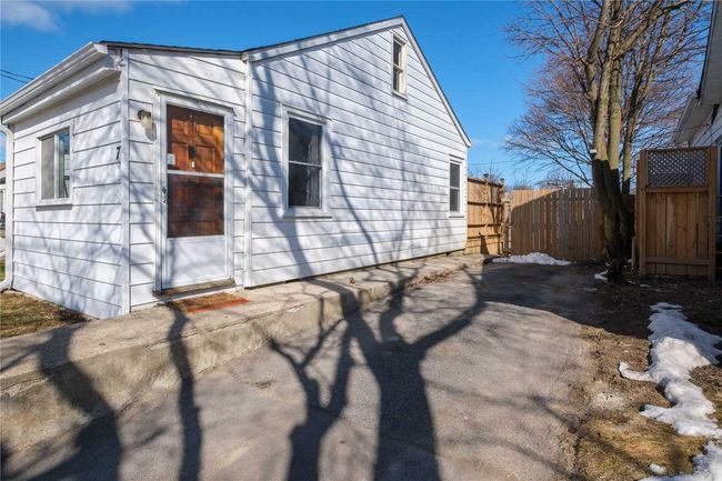 7 7 Th Ave, House other with 2 bedrooms, 1 bathrooms and 3 parking in Kingston ON | Image 4
