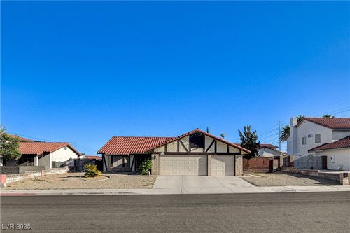 8517 Soneto Ln, Las Vegas, NV, 89117-1212 | Card Image