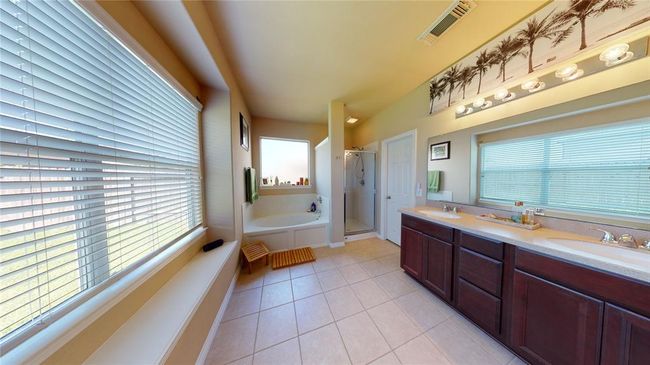 13112 Southern Way Ln, House other with 3 bedrooms, 2 bathrooms and 2 parking in Pearland TX | Image 17