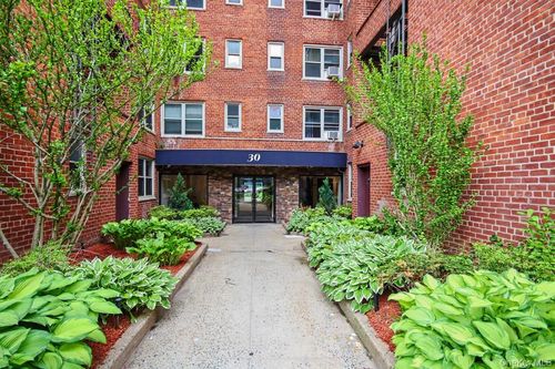 4f-30 N Broadway, White Plains, NY, 10601-2122 | Card Image