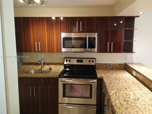 e107-3285 Foxcroft Rd, Miramar, FL, 33025-4192 | Card Image
