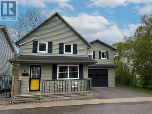 19 Spring St, Charlottetown, PE, C1A3V2 | Card Image