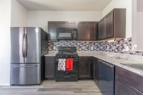 525 W Ava Dr, Mustang, OK, 73064-2664 | Card Image