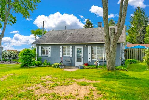 8941 & 8943 Lakeshore Road, Worth Township, MI, 48450 | Card Image