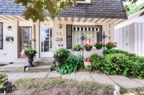 b-74 Lillian Dr, Waterloo, ON, N2J4J9 | Card Image