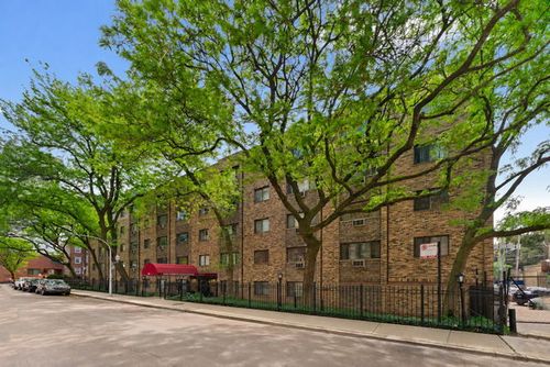 420-611 Patterson Ave, Chicago, IL, 60613-4406 | Card Image