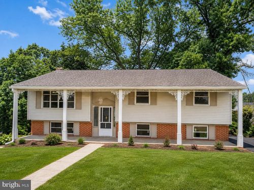 236 Ameda Dr, YORK, PA, 17407-1102 | Card Image