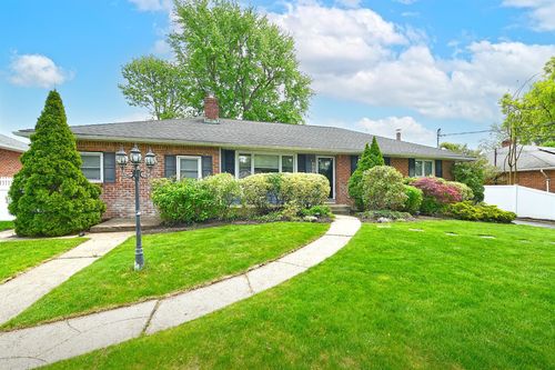 407 Larkfield Rd, E Northport, NY, 11731-3503 | Card Image