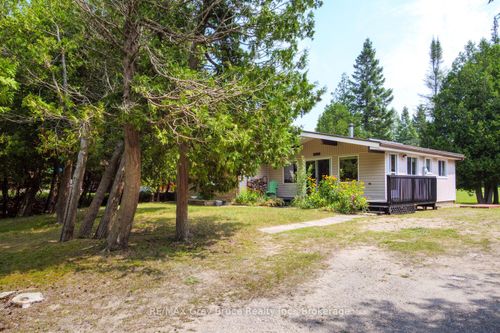465 Shoreline Ave, South Bruce Peninsula, ON, N0H2T0 | Card Image