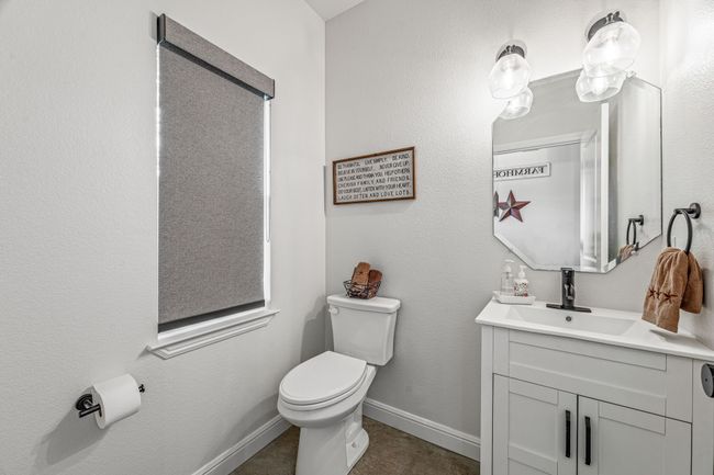 Downstairs 1/2 bath | Image 22