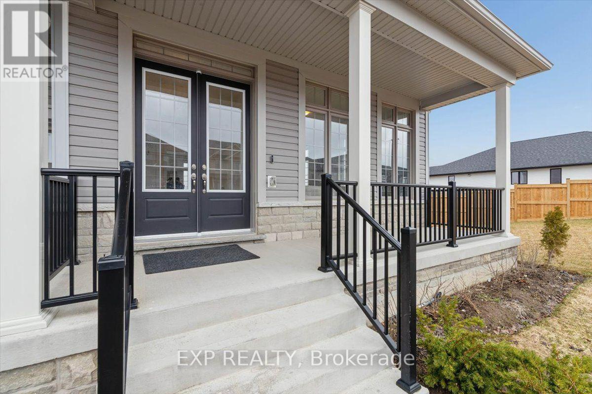 Residential in Centre Wellington (Fergus) 4