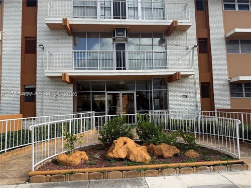 315-3881 W Flagler St, Coral Gables, FL, 33134-1621 | Card Image