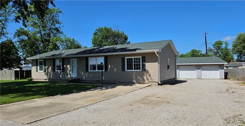 241 S Main St, Argenta, IL, 62501-6054 | Card Image