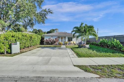 320 Ne 33rd St, Oakland Park, FL, 33334-2136 | Card Image