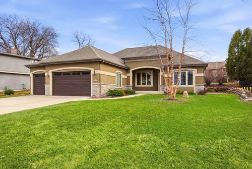 N27W27075 Woodland Dr, Pewaukee, WI, 53072-4455 | Card Image