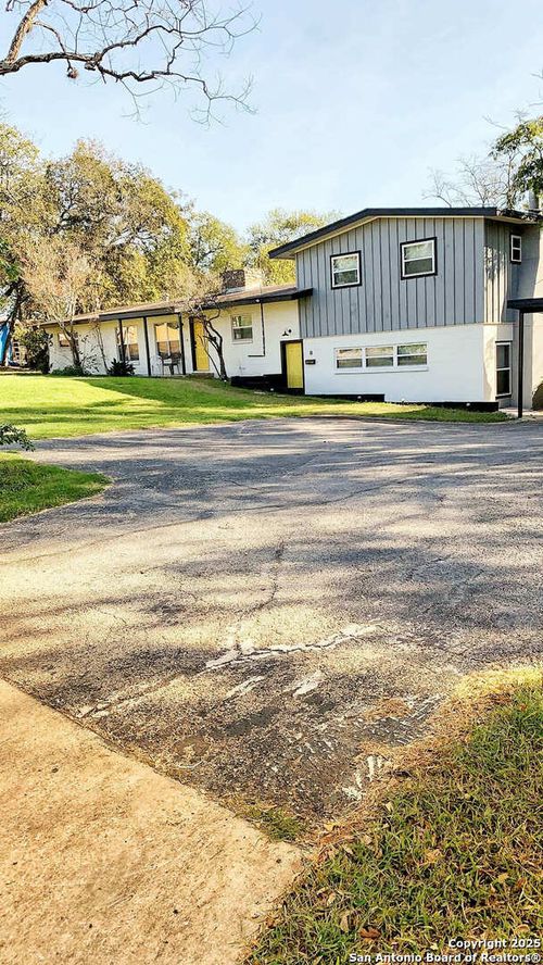 6346 Montgomery Dr, Windcrest, TX, 78239-3239 | Card Image