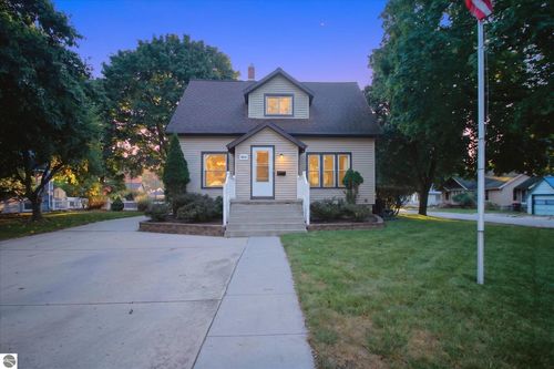 804 N River Ave, Alma, MI, 48801-1251 | Card Image