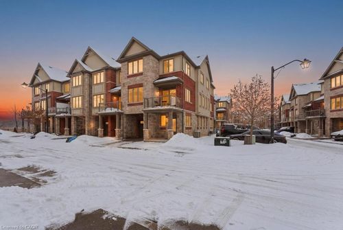 4 Andruss Lane, Ancaster, ON, L9G0G7 | Card Image