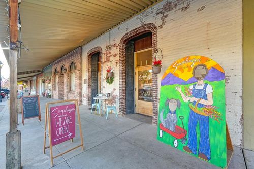 38 N Main St, Colfax, CA, 95713-9142 | Card Image