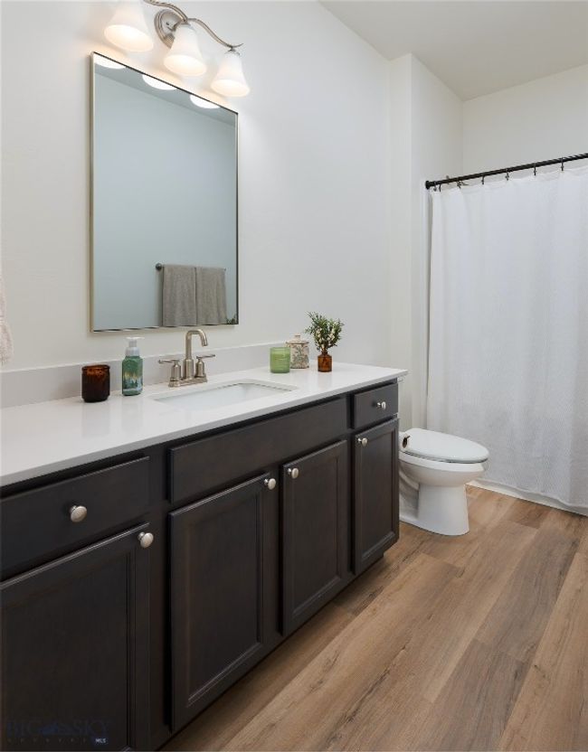 Upstairs guest full bathroom | Image 22
