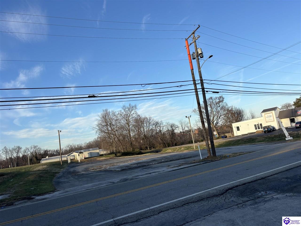 607 W Main St, Campbellsville, KY 42718