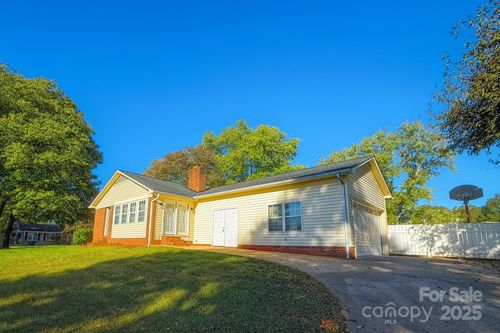 2010 Elizabeth Ave, Hickory, NC, 28602-5439 | Card Image