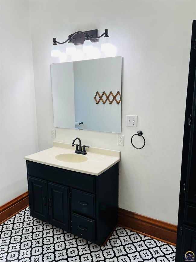 703 Pioneer St, House other with 4 bedrooms, 3 bathrooms and null parking in Seneca KS | Image 20