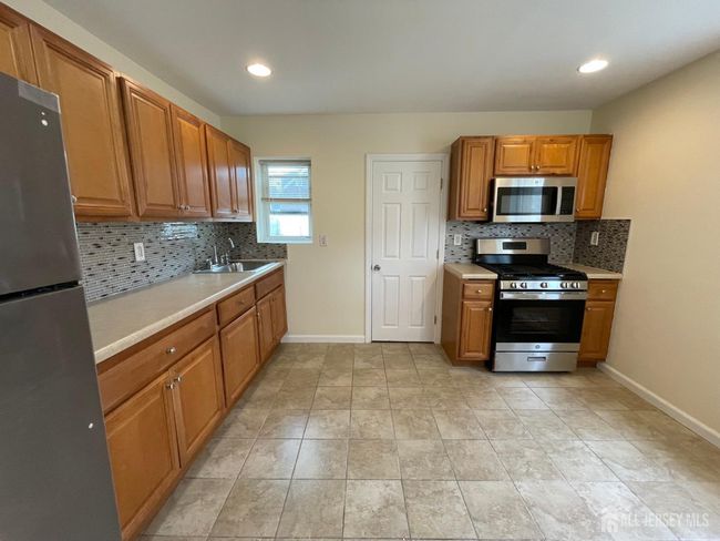 171 Washington Rd, House other with 5 bedrooms, 2 bathrooms and null parking in Sayreville NJ | Image 9