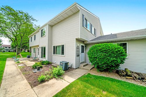 0-1837 Kerrybrook Ct, Sycamore, IL, 60178-2756 | Card Image