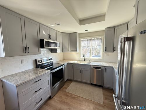 apt-3-3 Yost St, Norwalk, CT, 06854-4738 | Card Image