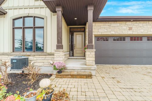 10-19 E Hillside Drive E, Niagara on the Lake, ON, L0S1J0 | Card Image