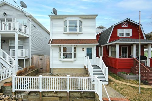 67 S Bay Ave, Highlands, NJ, 07732-1917 | Card Image