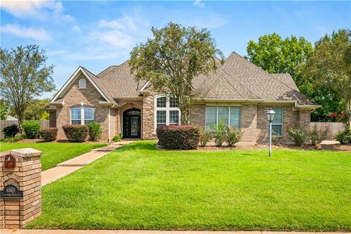 6501 Tennyson Oaks Ln, Alexandria, LA, 71301-2765 | Card Image