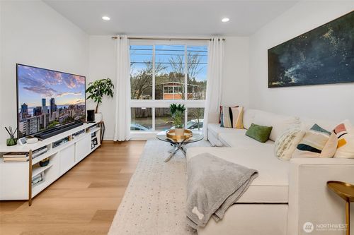 b-7512 43rd Ave S, Seattle, WA, 98118-3902 | Card Image