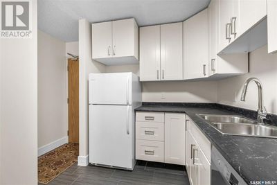 325 Kingsmere Blvd, Condo with 2 bedrooms, 1 bathrooms and null parking in Saskatoon SK | Image 2