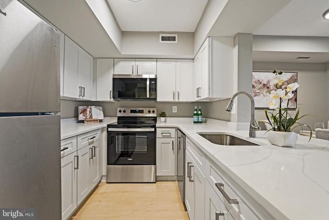 APT-811 - 2400 Clarendon Blvd, Condo with 2 bedrooms, 1 bathrooms and null parking in ARLINGTON VA | Image 4